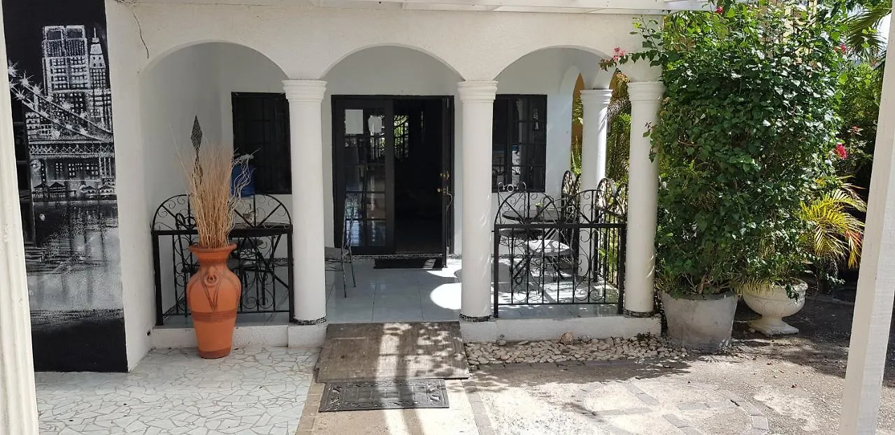 Lejlighed Little Savoy Guest House New Runaway Bay