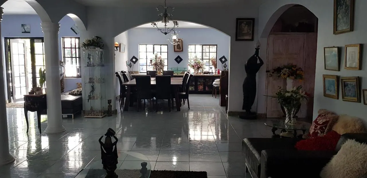Lejlighed Little Savoy Guest House New Runaway Bay