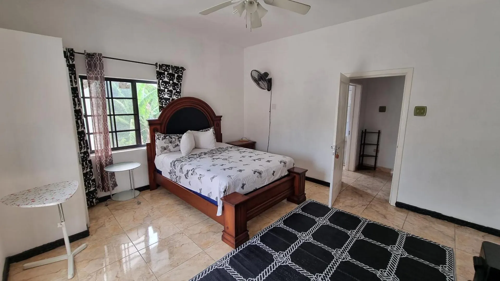Lejlighed Little Savoy Guest House New Runaway Bay