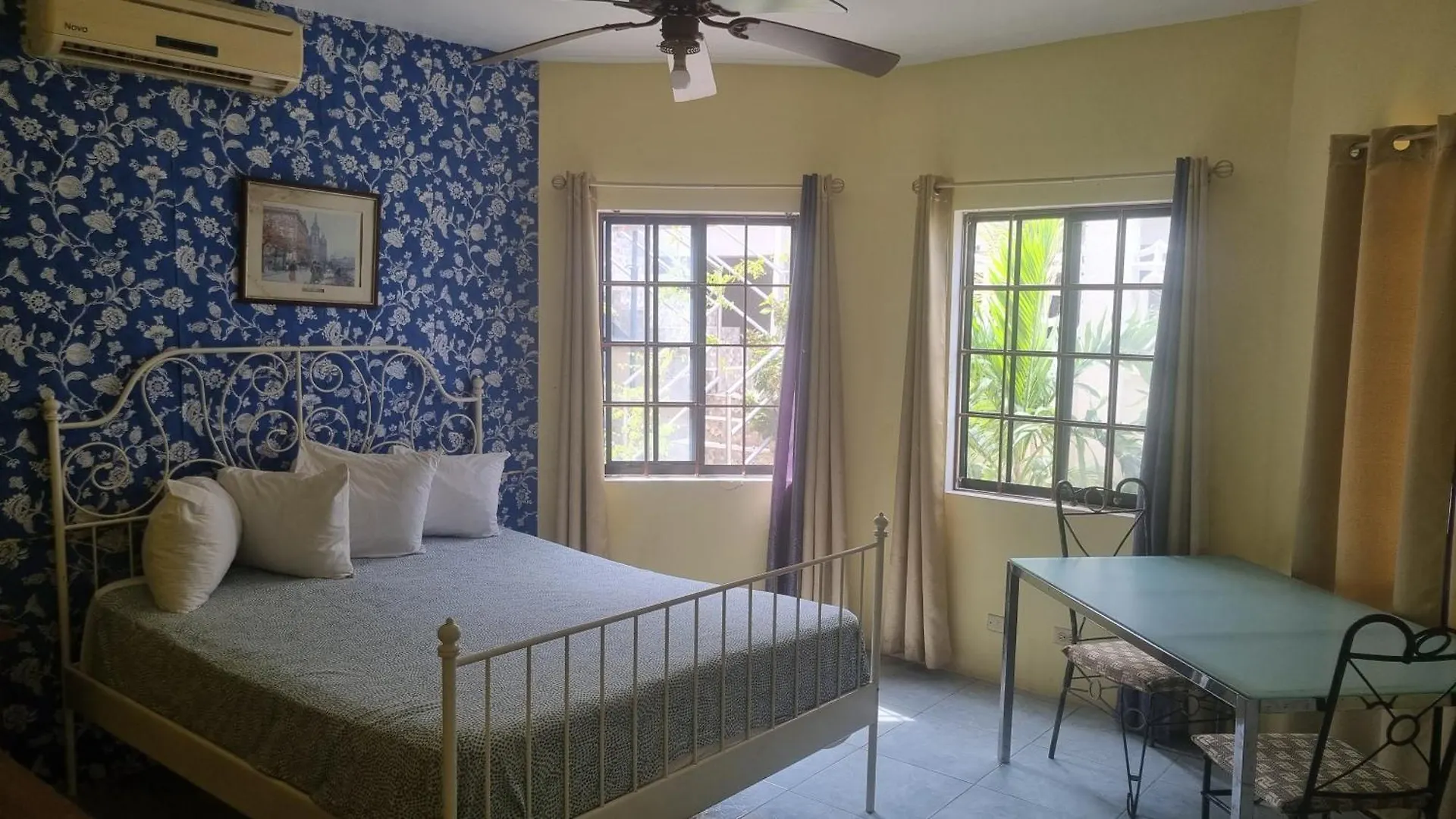 Little Savoy Guest House New Runaway Bay